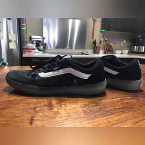 Vans Ave shoe size 10.5 clear blue sole great condition!